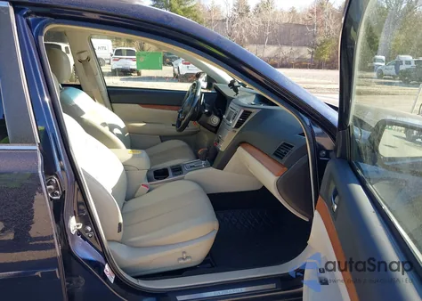 2013 Subaru Outback 2.5I Limited z USA, uszkodzony, nr VIN 4S4BRBKC5D3241585